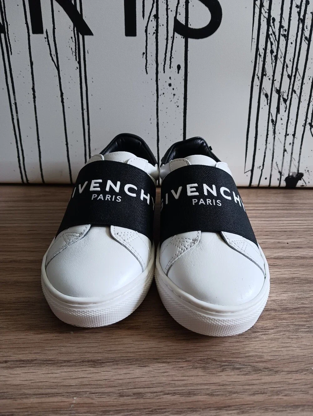 Givenchy Paris Urban Street Knot White/ Black Sneakers Size 31